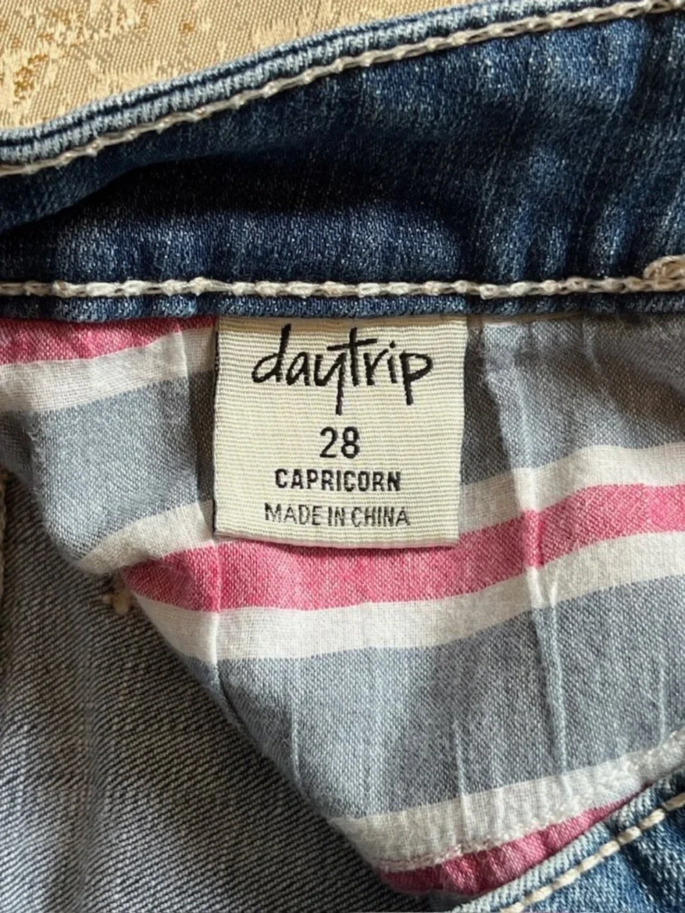 Daytrip Capricorn Denim Jean Shorts Women's 28 Blue Distressed Frayed 5 Pocket